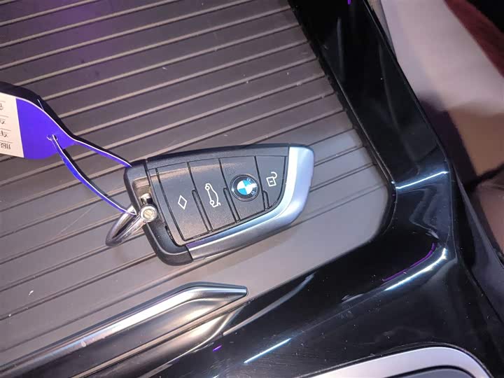 Фото 9 - BMW iX3