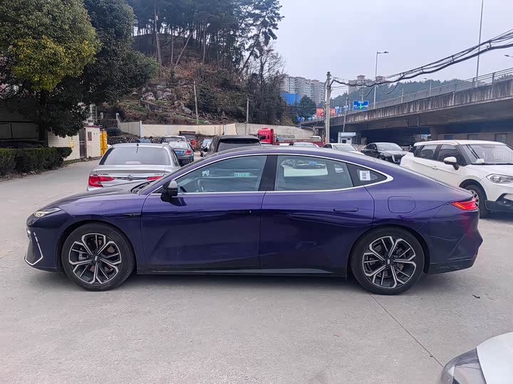 Фото 4 - Geely Galaxy E8