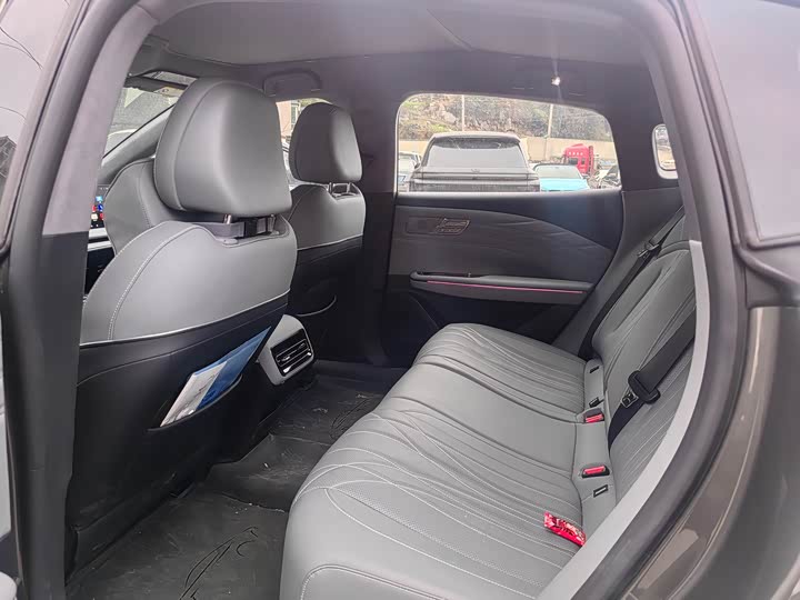 Фото 7 - Geely Galaxy E8