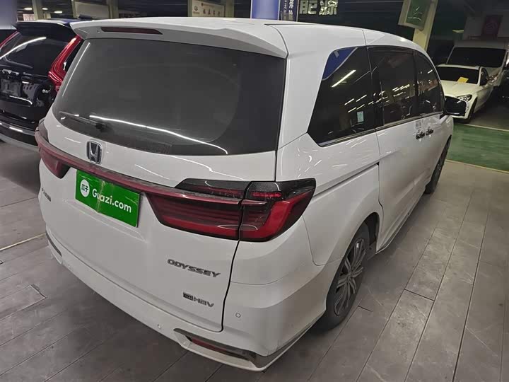 Фото 7 - Honda Odyssey