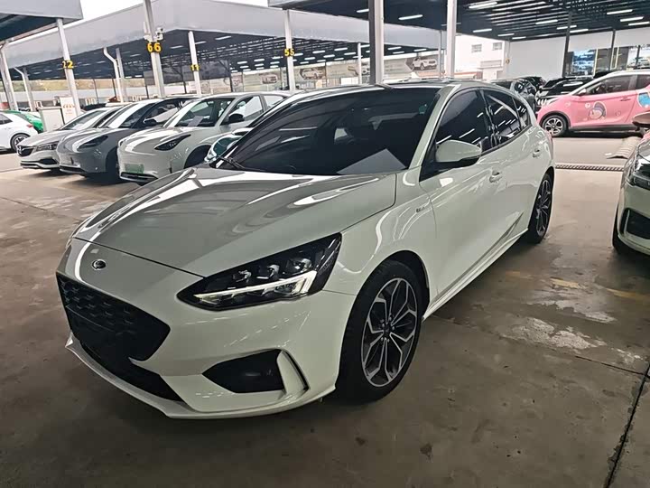 Фото 1 - Ford Focus