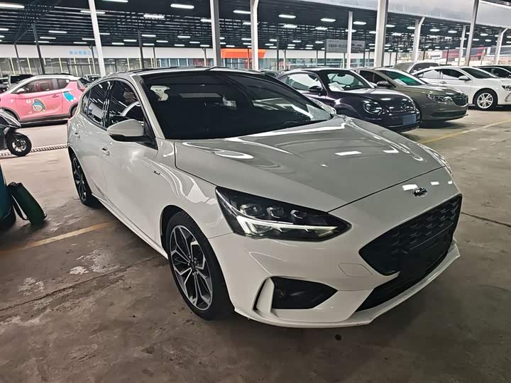 Фото 4 - Ford Focus