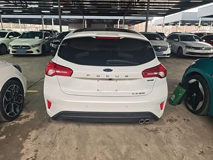 Фото 6 - Ford Focus