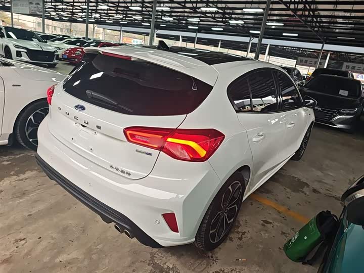 Фото 7 - Ford Focus