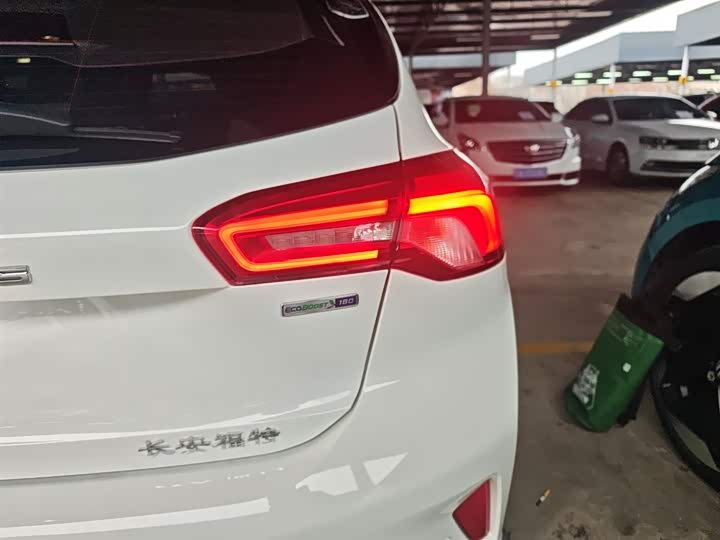 Фото 8 - Ford Focus