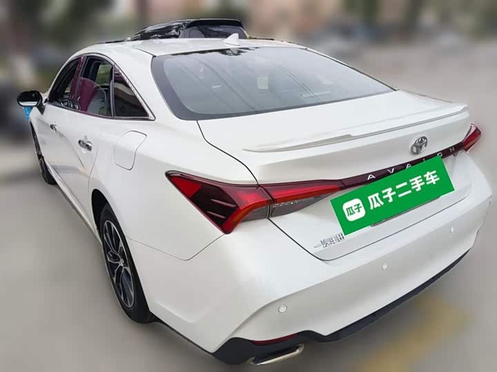 Фото 9 - Toyota Avalon