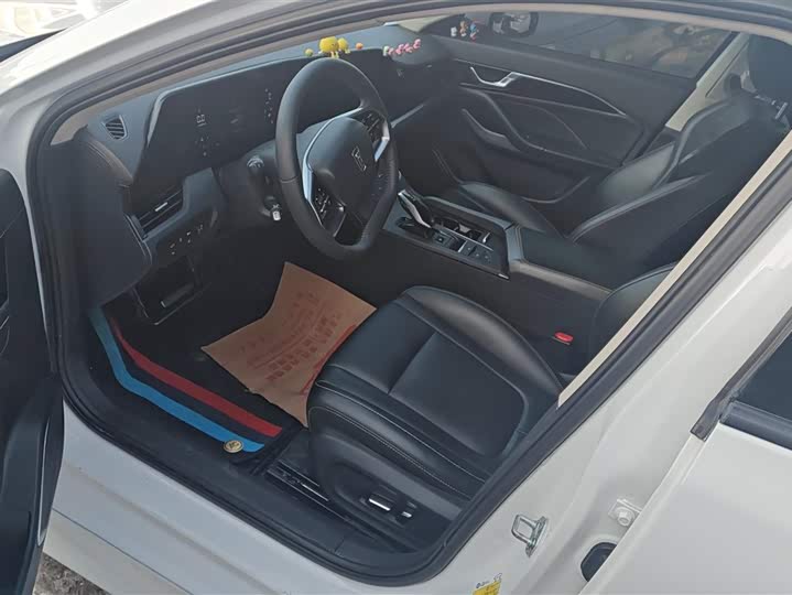 Фото 9 - Bestune B70