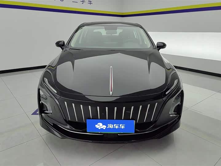 Фото 2 - Hongqi E-QM5