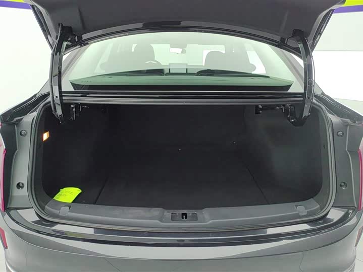 Фото 4 - Hongqi E-QM5