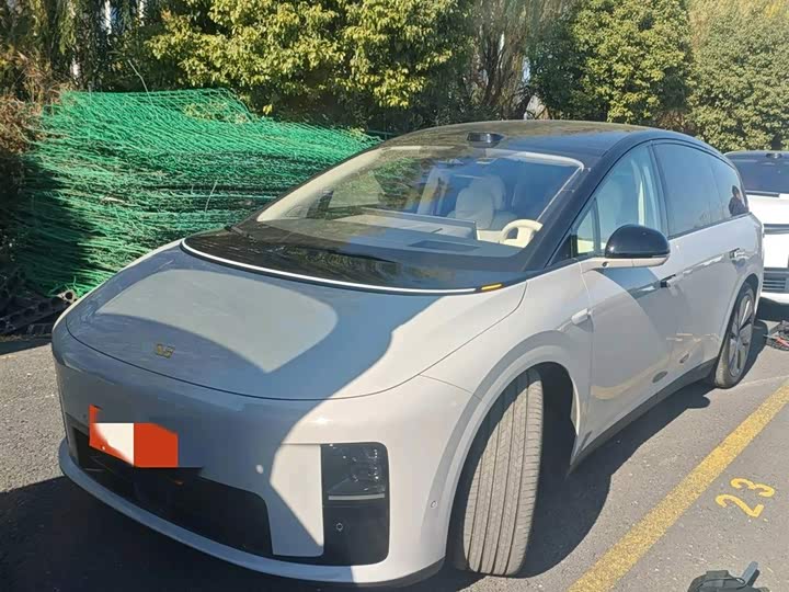 Фото 1 - LiXiang i8