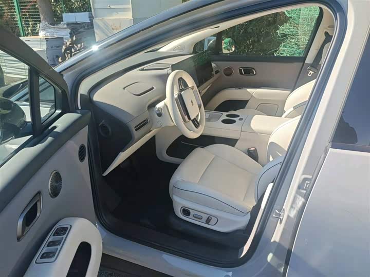 Фото 2 - LiXiang i8