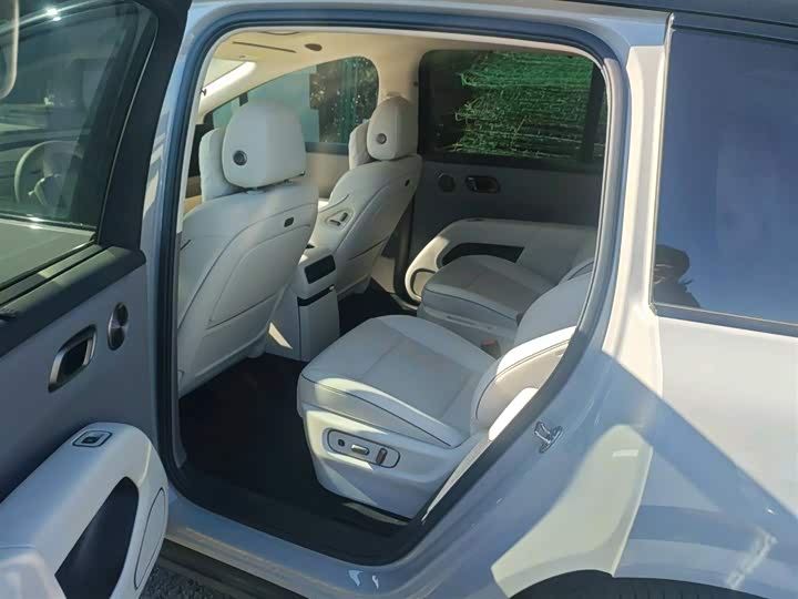 Фото 3 - LiXiang i8