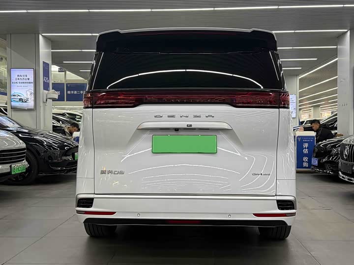 Фото 5 - Denza D9