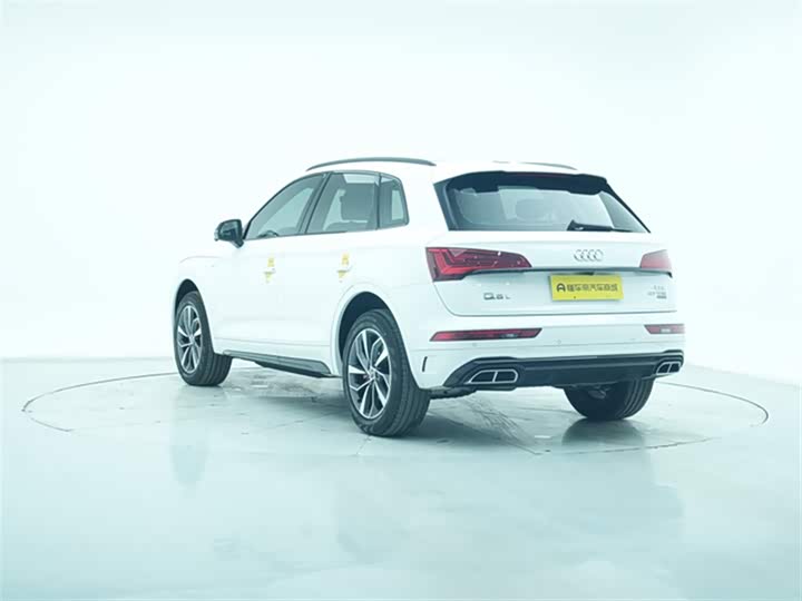Фото 6 - Audi Q5L