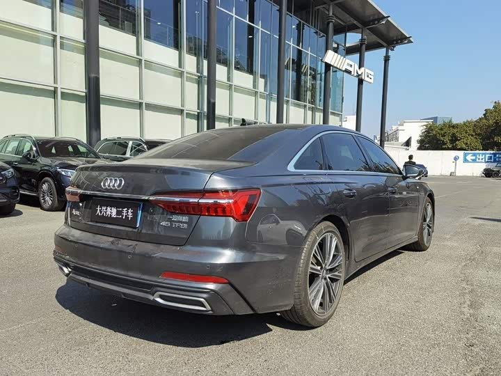 Фото 8 - Audi A6L