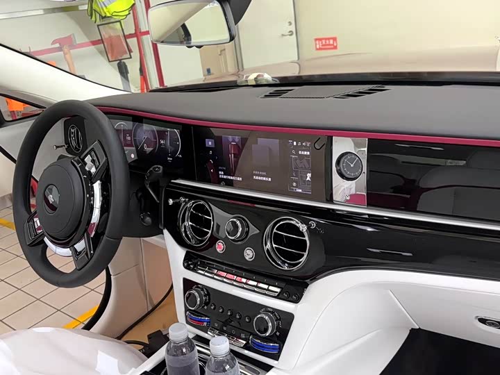 Фото 8 - Rolls-Royce Spectre