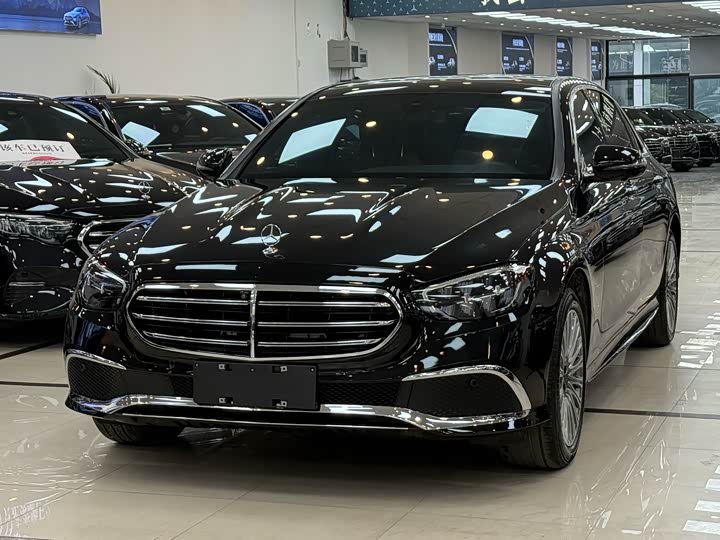 Фото 1 - Mercedes-Benz E-Class