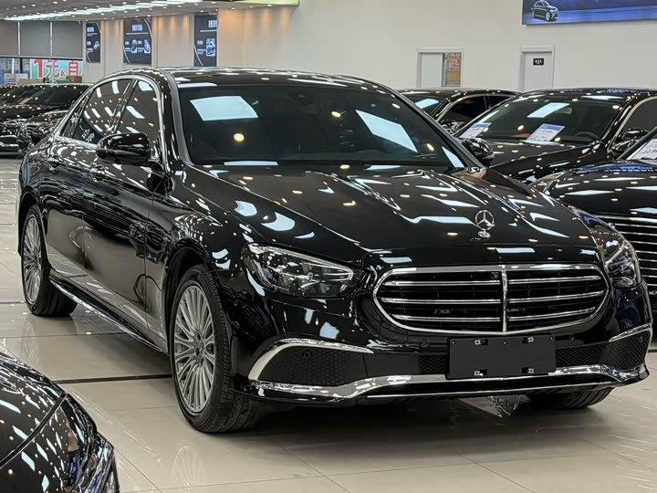 Фото 3 - Mercedes-Benz E-Class