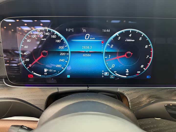 Фото 4 - Mercedes-Benz E-Class