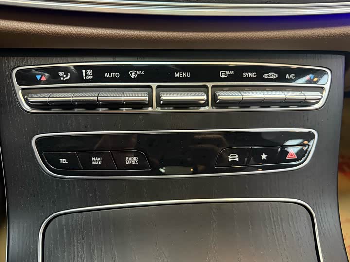 Фото 6 - Mercedes-Benz E-Class