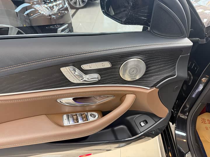 Фото 9 - Mercedes-Benz E-Class