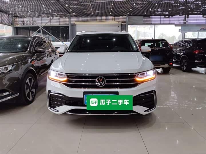 Фото 3 - Volkswagen Tiguan L Pro