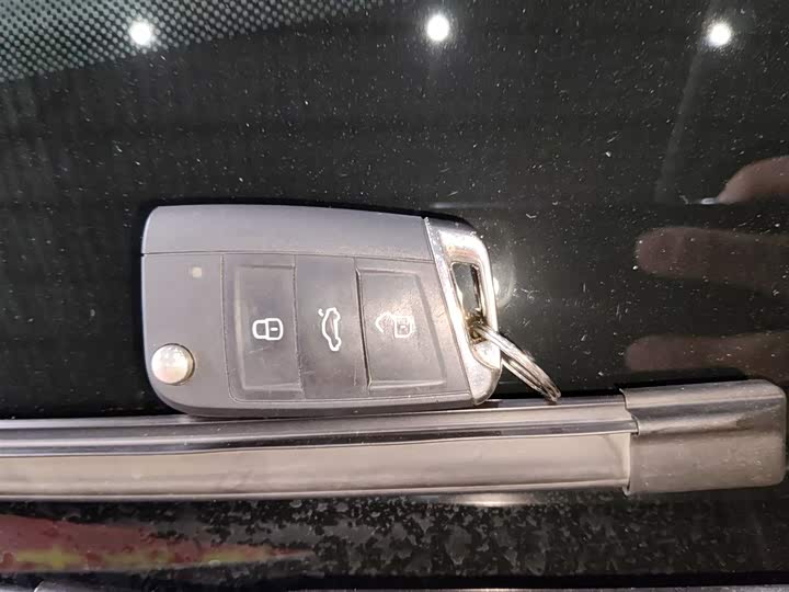 Фото 9 - Volkswagen Tiguan L Pro