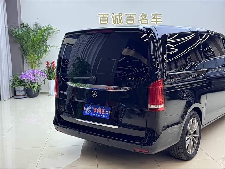 Фото 7 - Mercedes-Benz V-Class