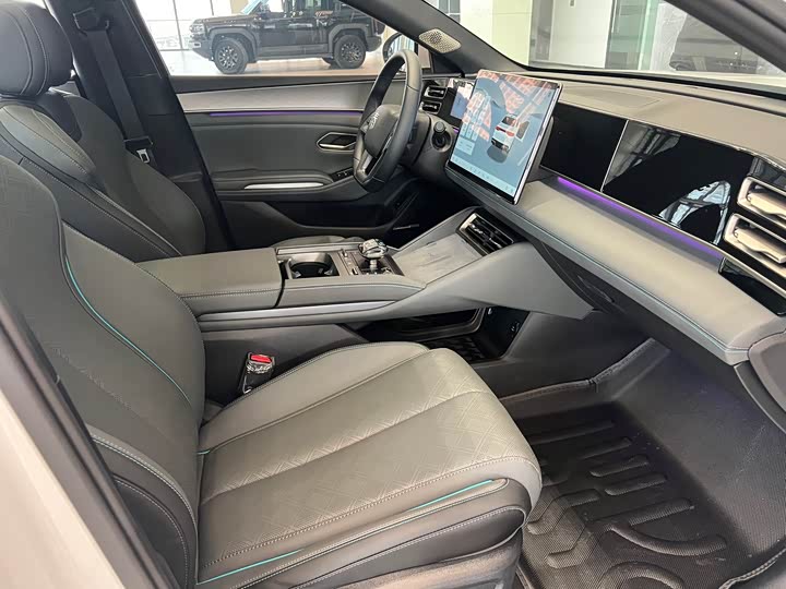 Фото 8 - BYD Qin L