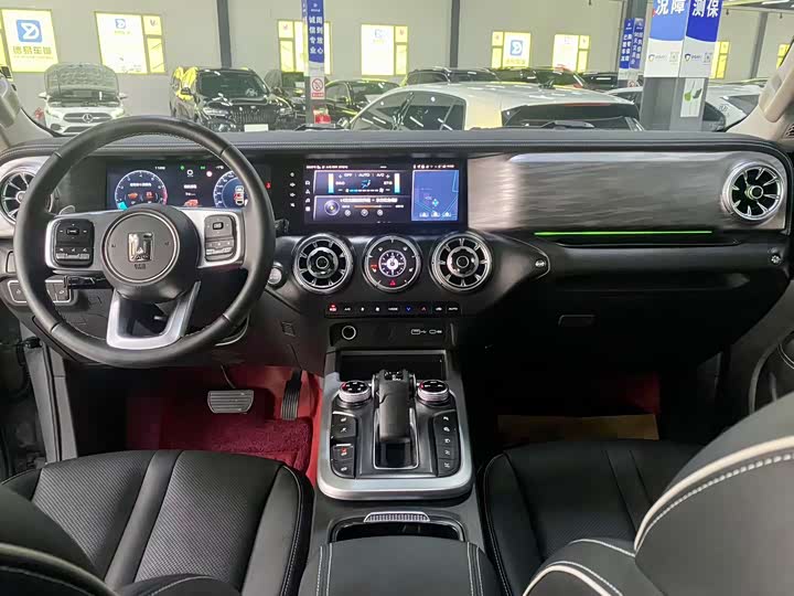 Фото 6 - Tank 300