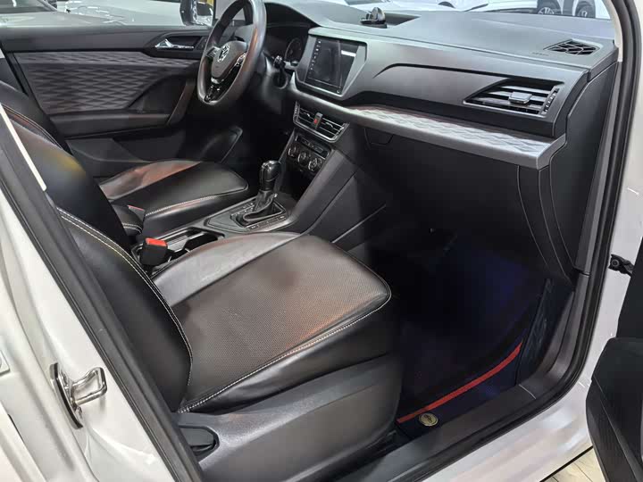 Фото 9 - Volkswagen Tharu