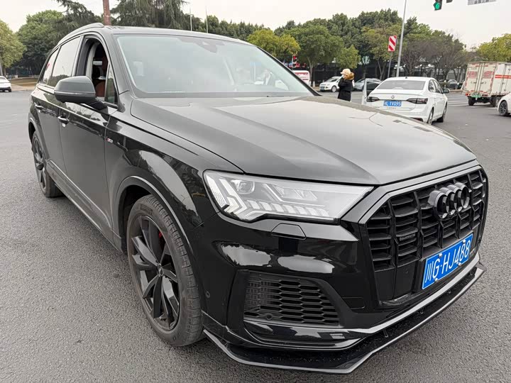 Фото 3 - Audi Q7