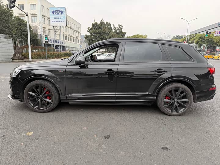 Фото 4 - Audi Q7