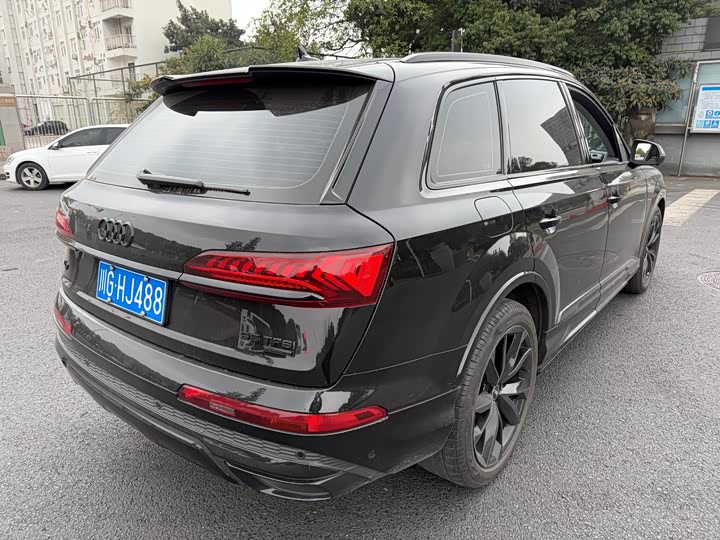 Фото 7 - Audi Q7