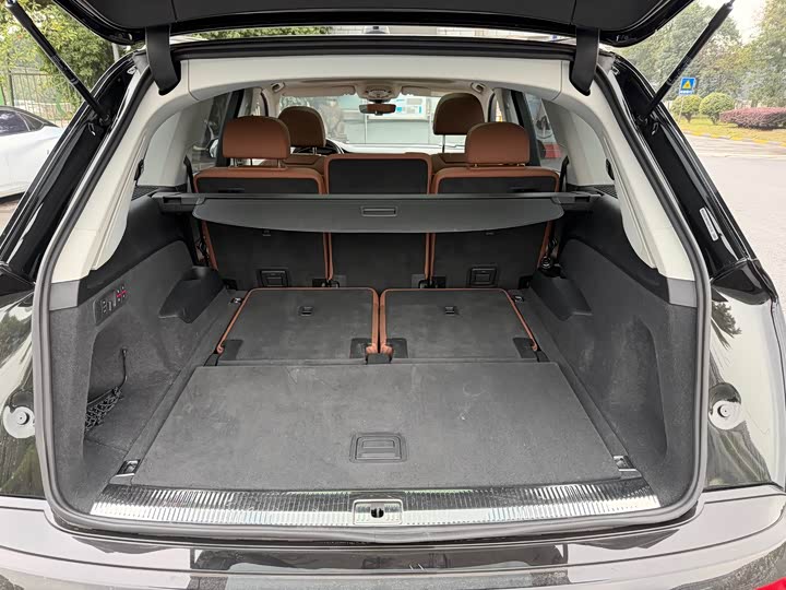 Фото 8 - Audi Q7