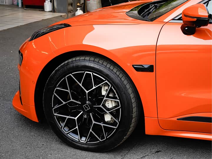 Фото 7 - Zeekr 001