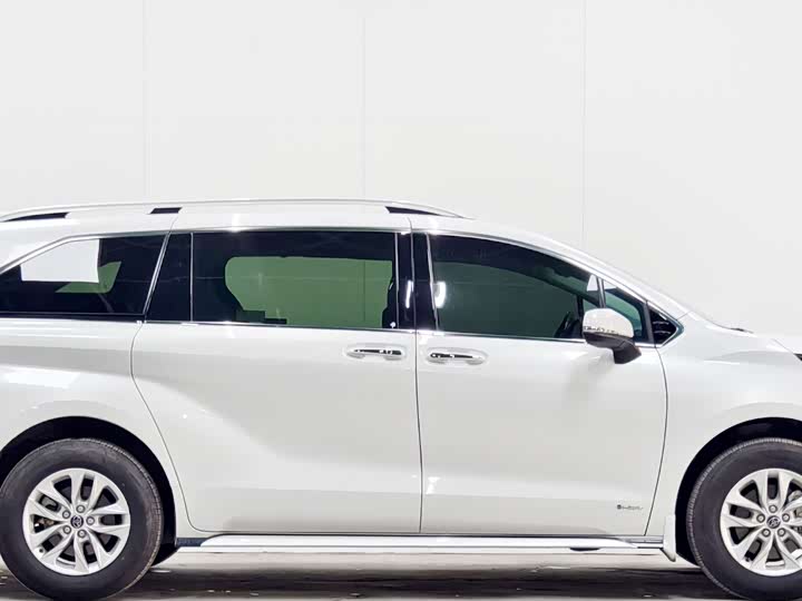 Фото 3 - Toyota Granvia