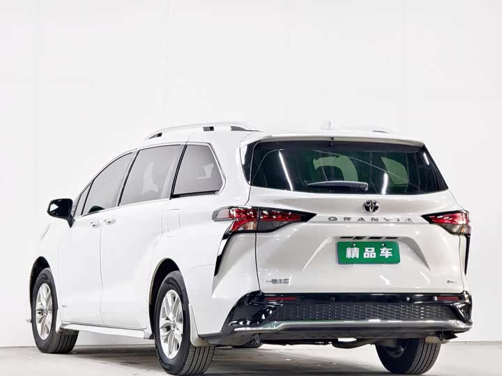 Фото 9 - Toyota Granvia