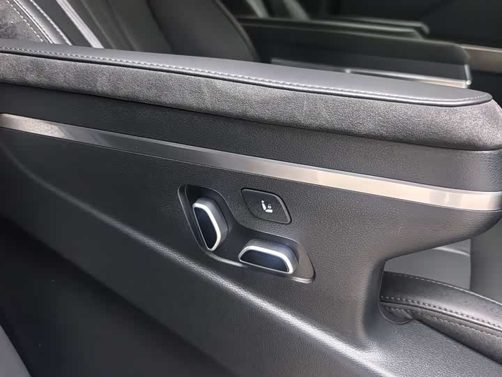 Фото 7 - Hongqi HQ9 Hybrid