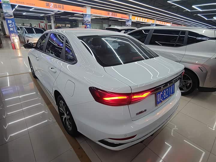 Фото 5 - Geely Emgrand