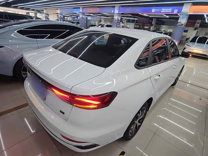 Фото 7 - Geely Emgrand