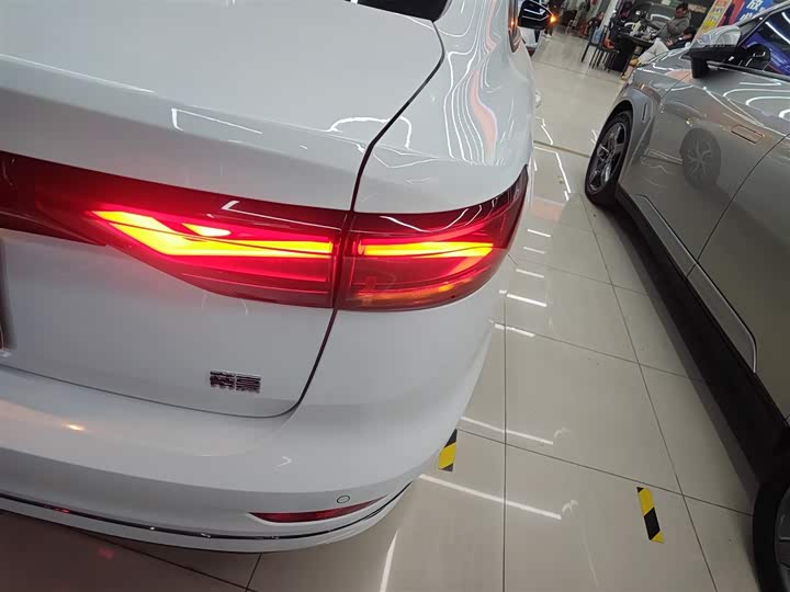 Фото 8 - Geely Emgrand