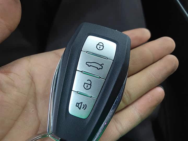 Фото 9 - Geely Emgrand