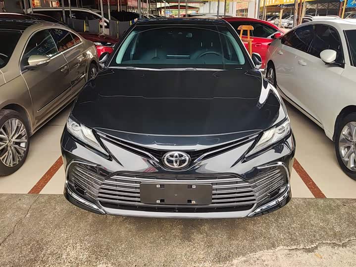 Фото 2 - Toyota Camry