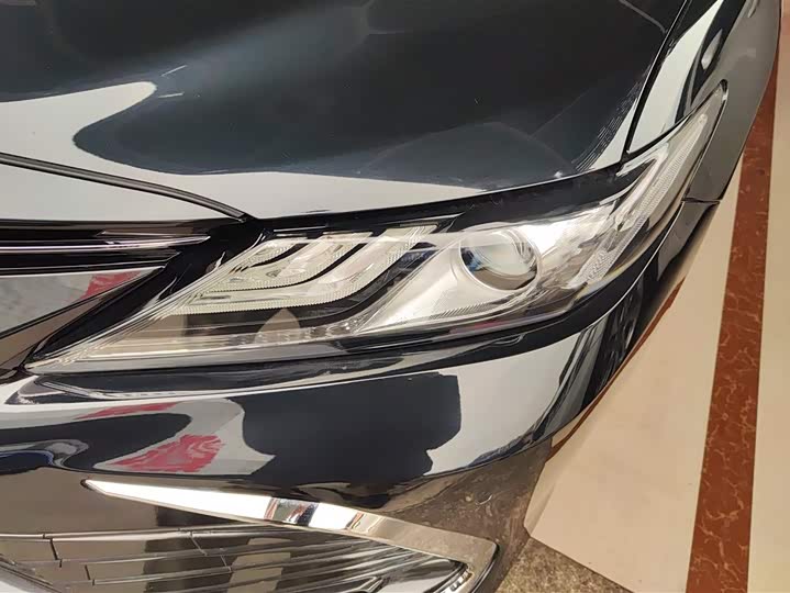 Фото 5 - Toyota Camry