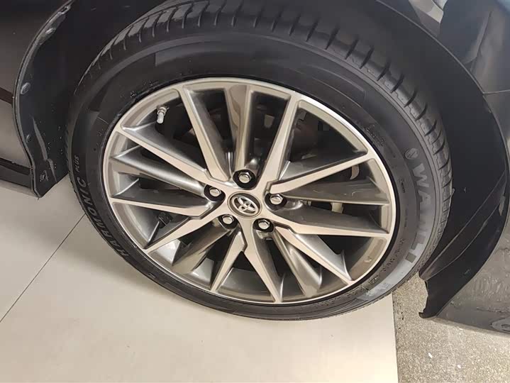 Фото 6 - Toyota Camry