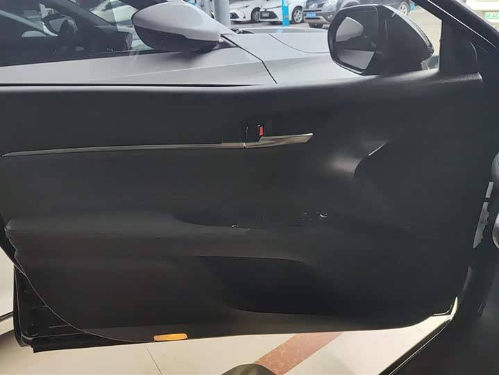 Фото 7 - Toyota Camry