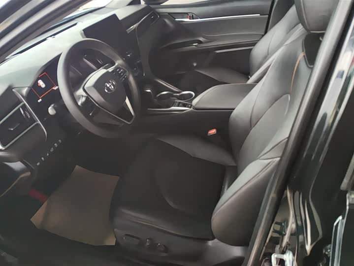 Фото 9 - Toyota Camry