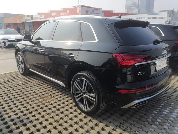 Фото 5 - Audi Q5L