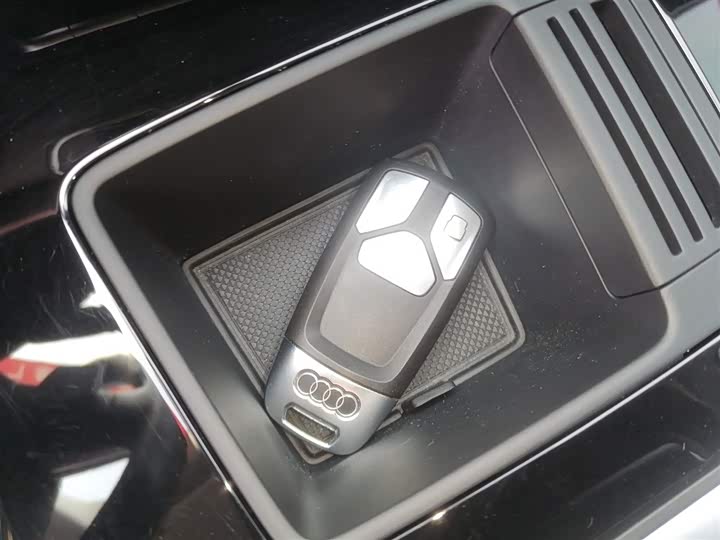 Фото 9 - Audi Q5L